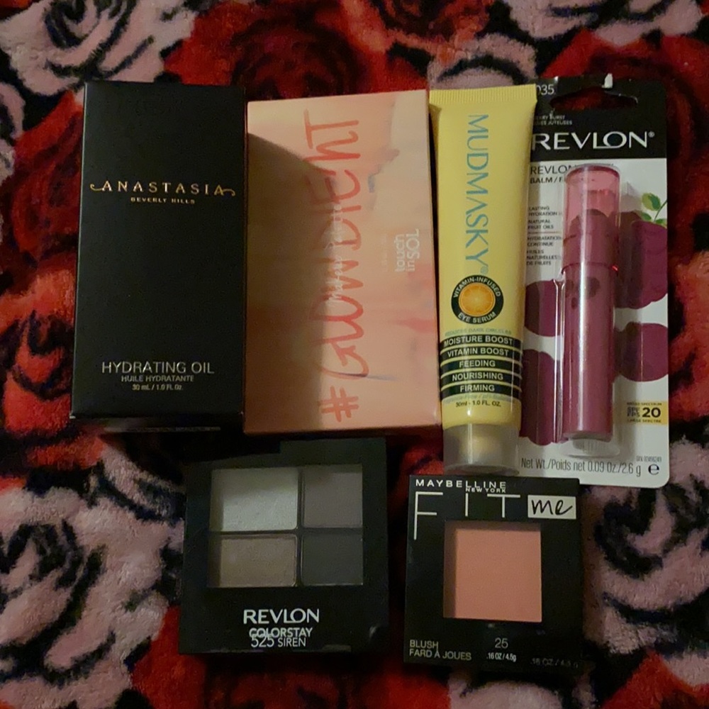 Makeup Bundle - Picture 2 of 8